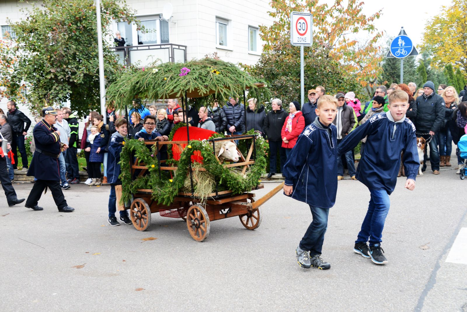 Foto vom Onolzheimer Hammeltanz 2015 – Festzug
