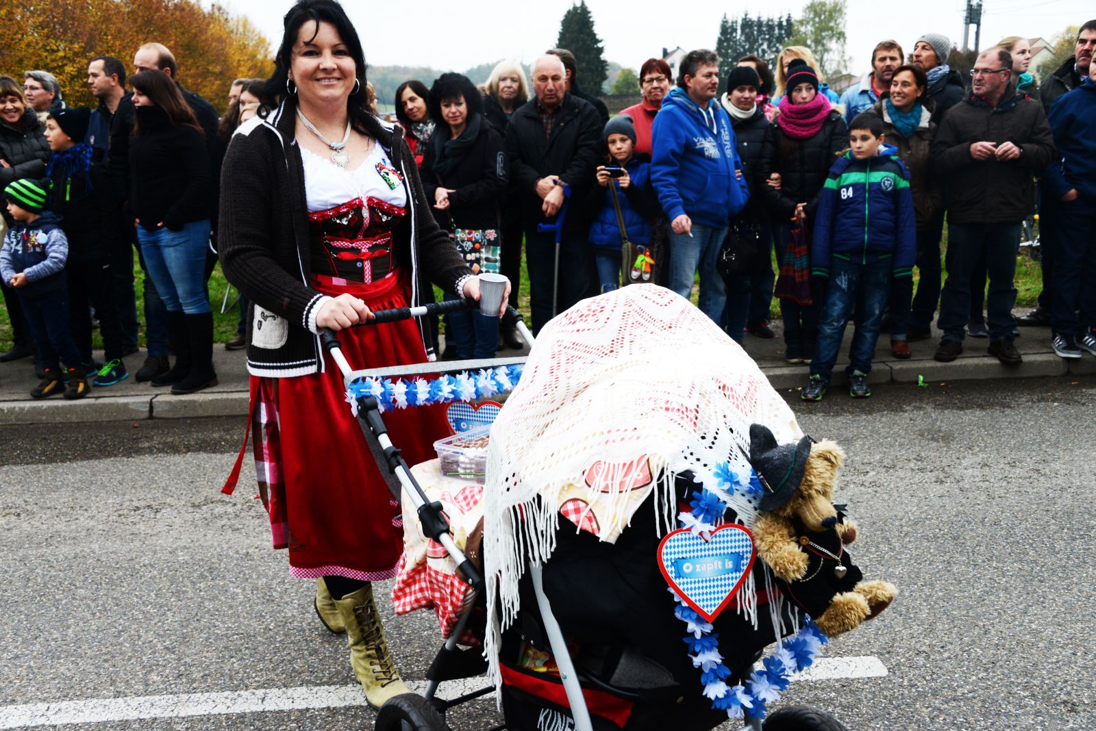 Foto vom Onolzheimer Hammeltanz 2015 – Festzug