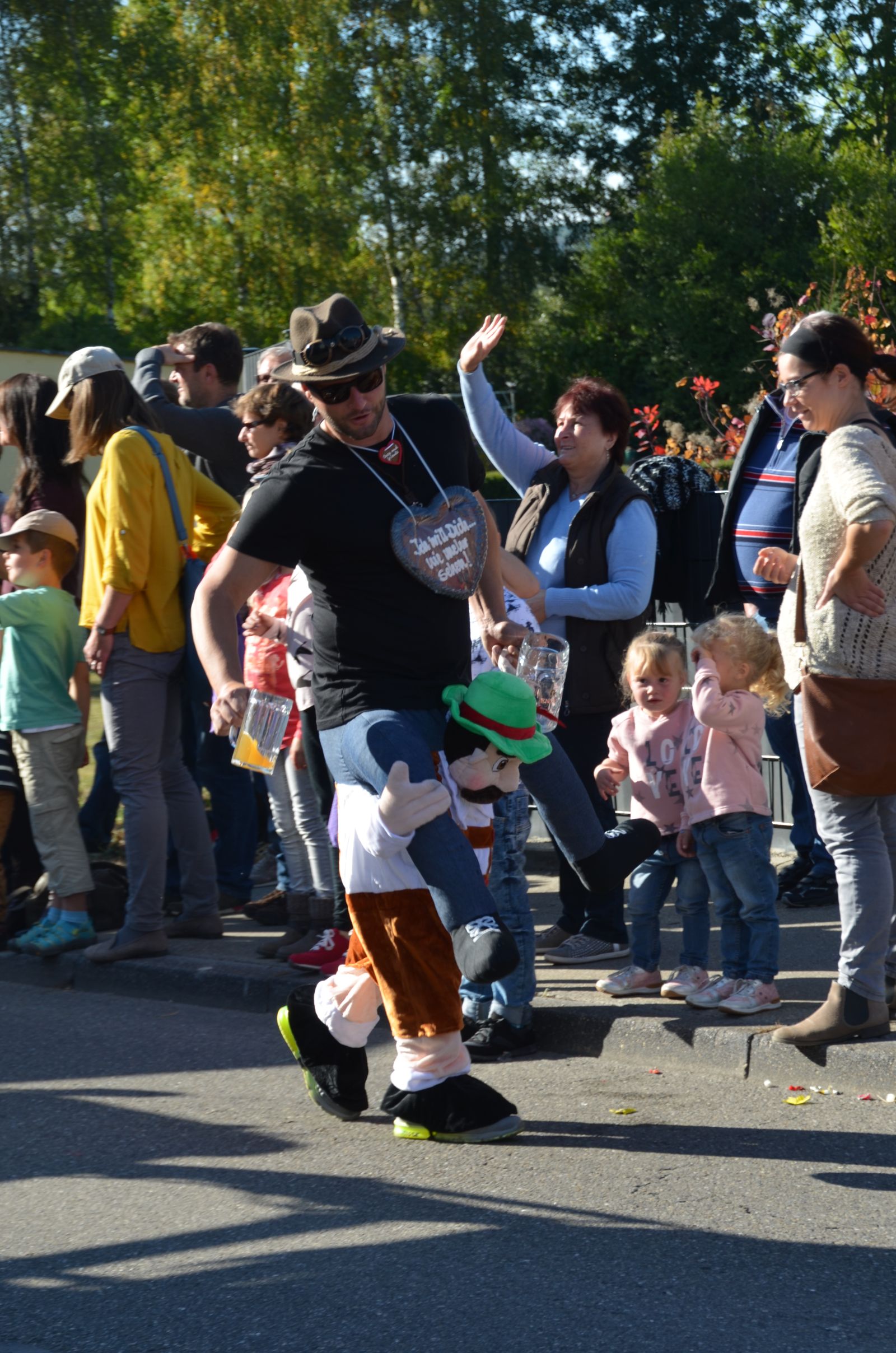 Foto vom Onolzheimer Hammeltanz 2016 – Festzug